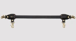 Черная распорка для ног Bound to You Faux Leather Spreader Bar - 50,8 см.